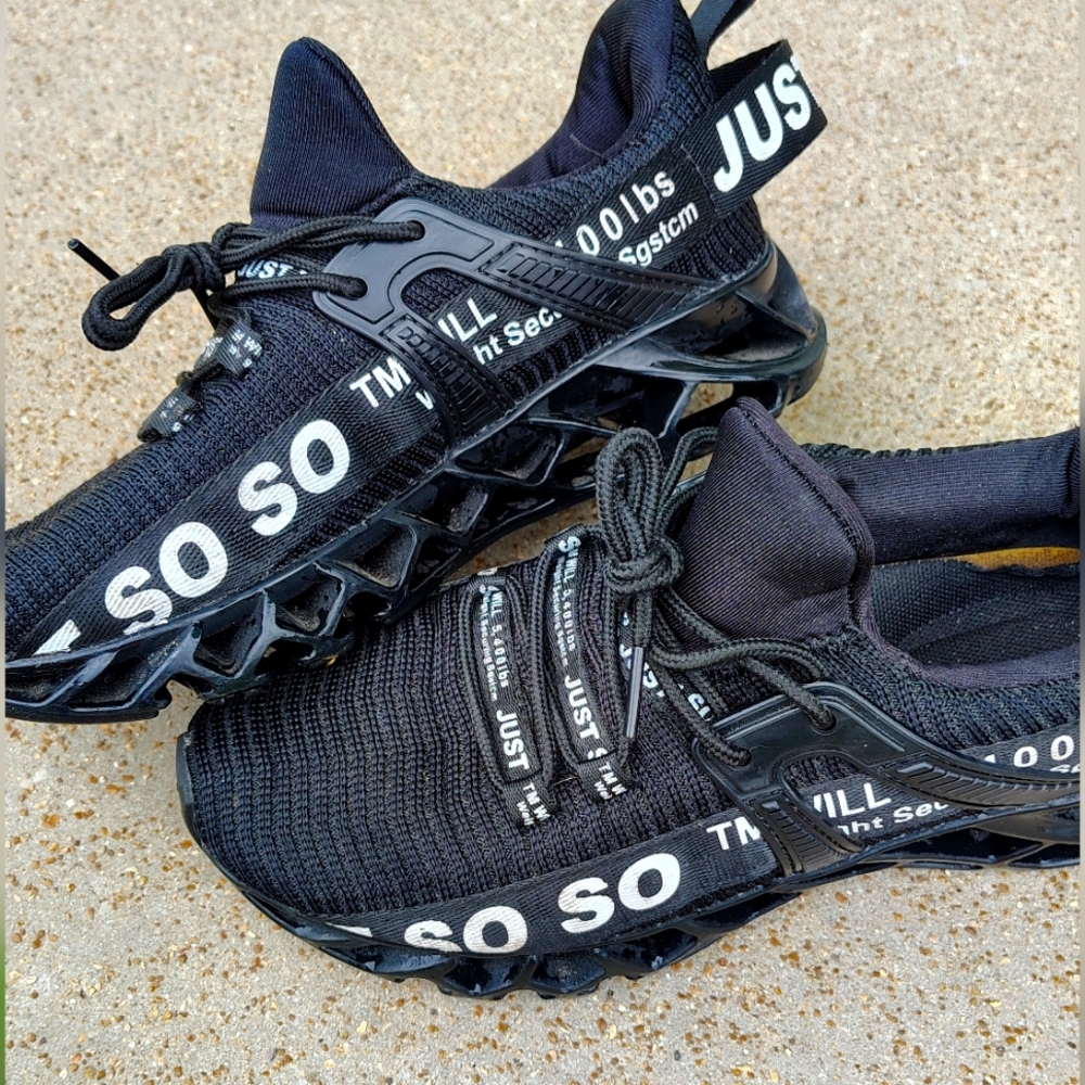 Fashion Black Athletic Sneakers, Graphics, Size 7, Great Fit